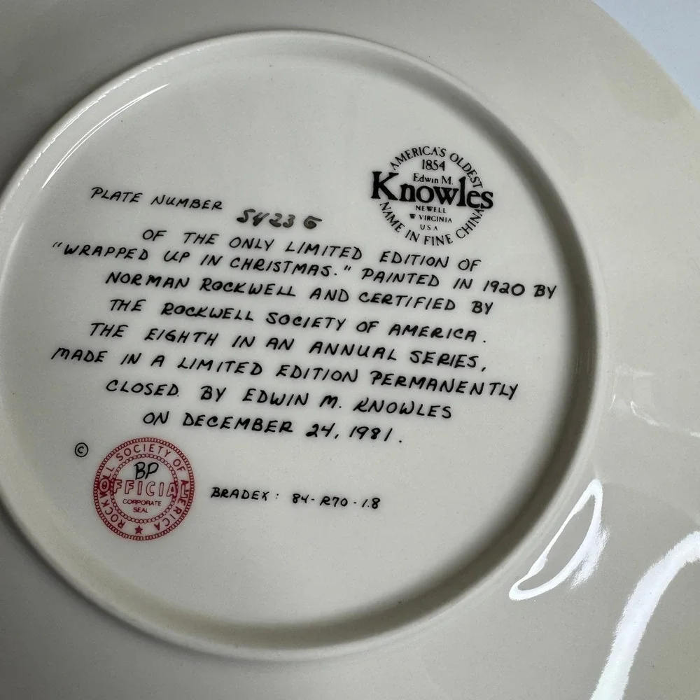 Norman Rockwell Christmas 1981 Wrapped‎ Up In Christmas Knowles Plate 84-R70-1.8
